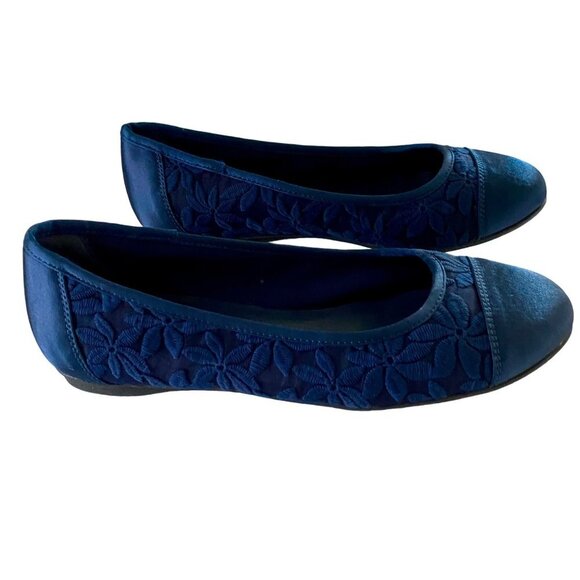 Centro Point Flats Women's Slip On Shoes Size 8 Navy Blue Lace Floral Design NEW - Picture 1 of 14